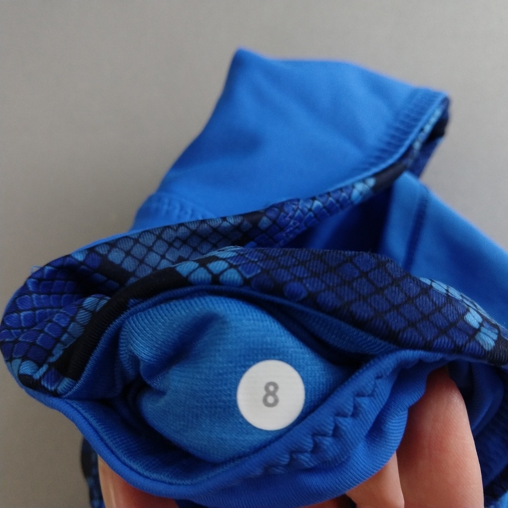 Lululemon All the Right Moves crops, size 8 - Picture 5 of 8